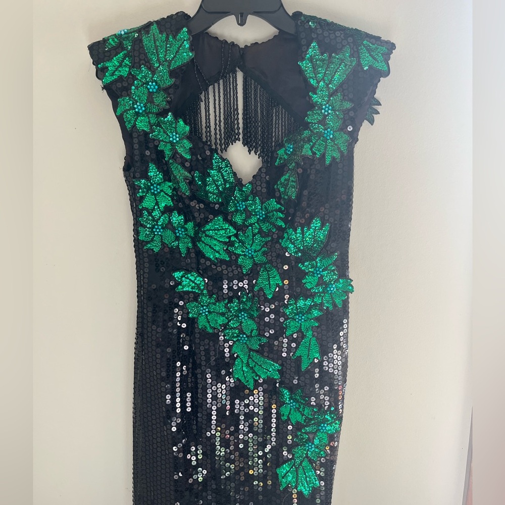 Vintage black and green sequined gown size 8 with keyhole back. - Picture 3 of 13